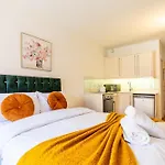 Clarges - Hsk Suites